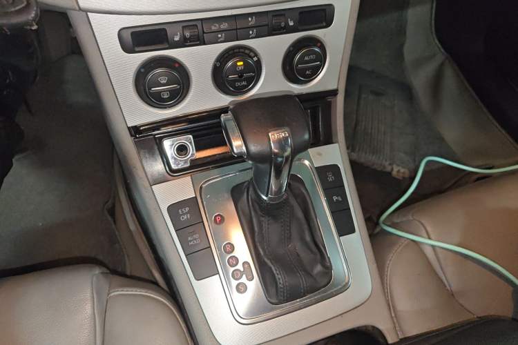 Used Volkswagen Magotan 2011 1.8TSI DSG Comfort Model Gear Lever
