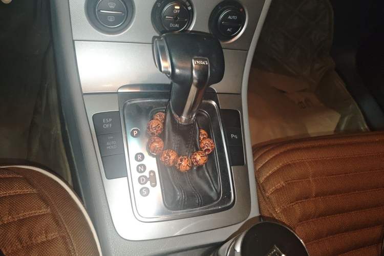 Used Volkswagen Magotan 2011 1.4 TSI Elite Edition Gear Lever