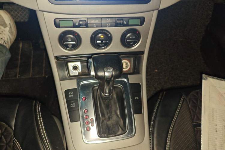 Used Volkswagen Magotan 2011 1.4 TSI Standard Edition Gear Lever