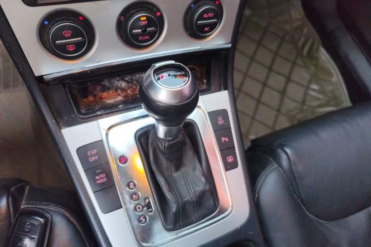 Used Volkswagen Magotan 2011 2.0 TSI DSG Comfort Edition Gear Lever