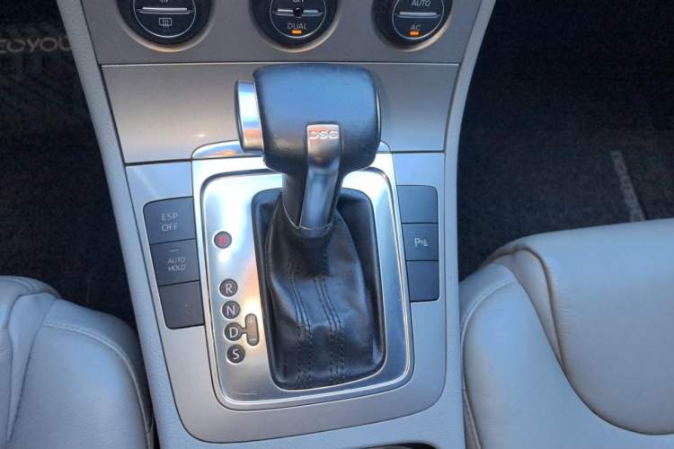 Used Volkswagen Magotan 2011 1.4 TSI Elite Edition Gear Lever