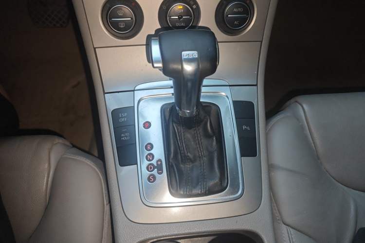 Used Volkswagen Magotan 2011 1.4 TSI Elite Edition Gear Lever