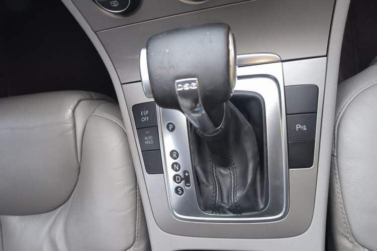 Used Volkswagen Magotan 2011 1.4 TSI Elite Edition Gear Lever