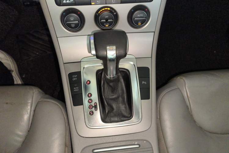 Used Volkswagen Magotan 2011 1.4 TSI Elite Edition Gear Lever