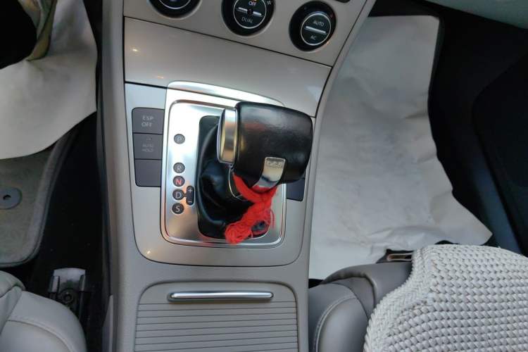 Used Volkswagen Magotan 2011 1.4 TSI Elite Edition Gear Lever