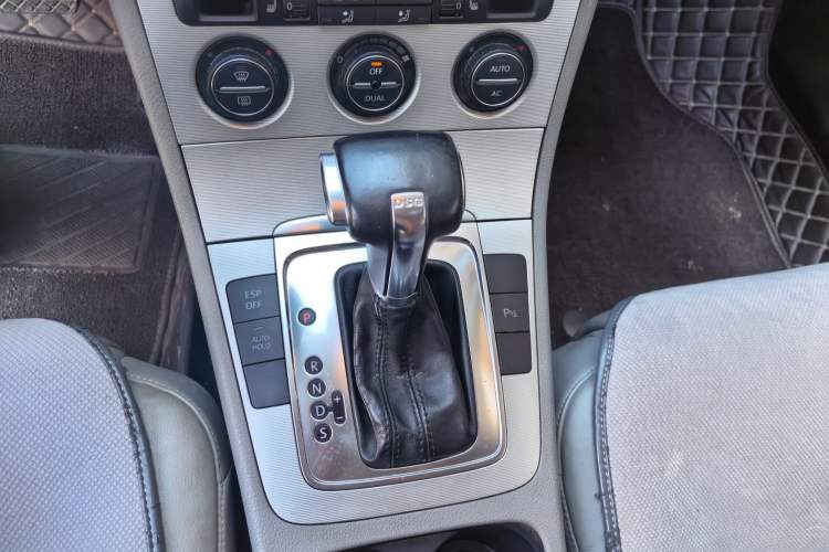 Used Volkswagen Magotan 2011 1.8TSI DSG Comfort Model Gear Lever