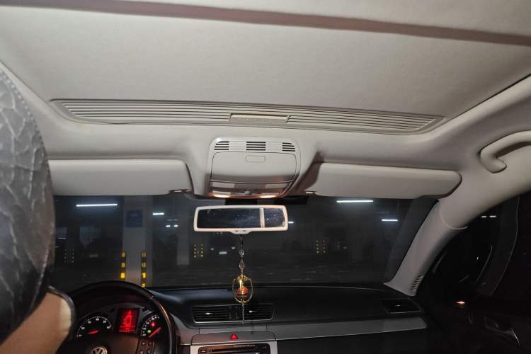 Used Volkswagen Magotan 2011 1.8TSI DSG Luxury Model Headliner