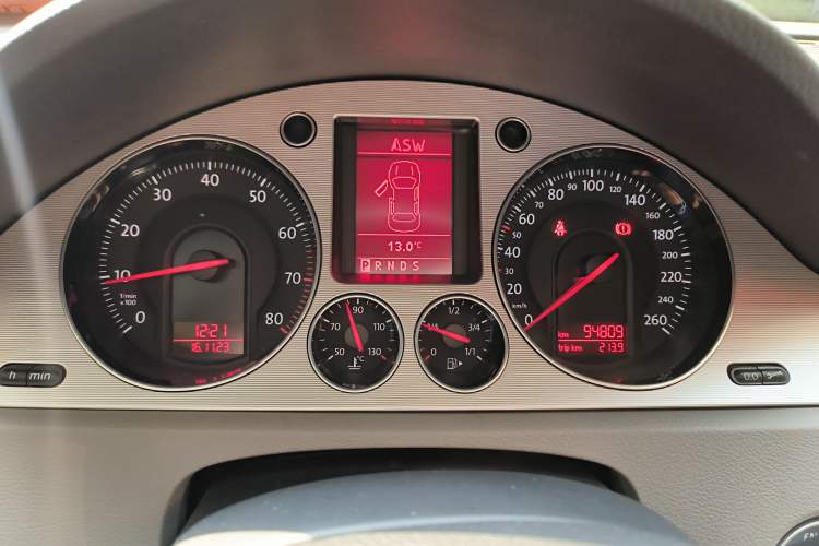 Used Volkswagen Magotan 2011 2.0 TSI DSG Luxury Edition Instrument Cluster