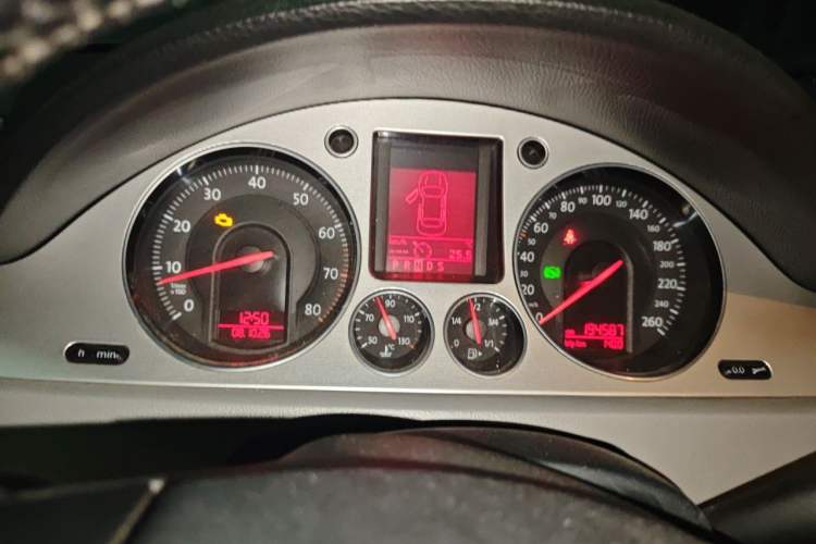 Used Volkswagen Magotan 2011 2.0 TSI DSG Luxury Edition Instrument Cluster