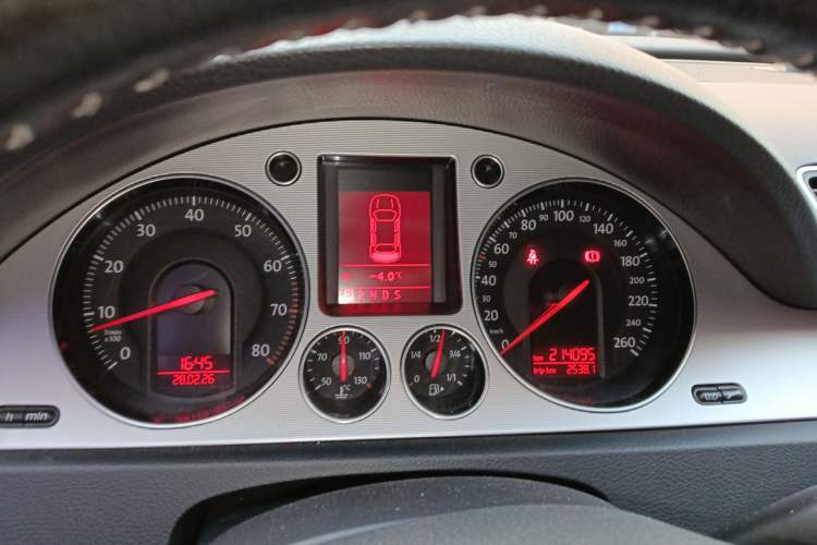Used Volkswagen Magotan 2011 1.8TSI DSG Comfort Model Instrument Cluster