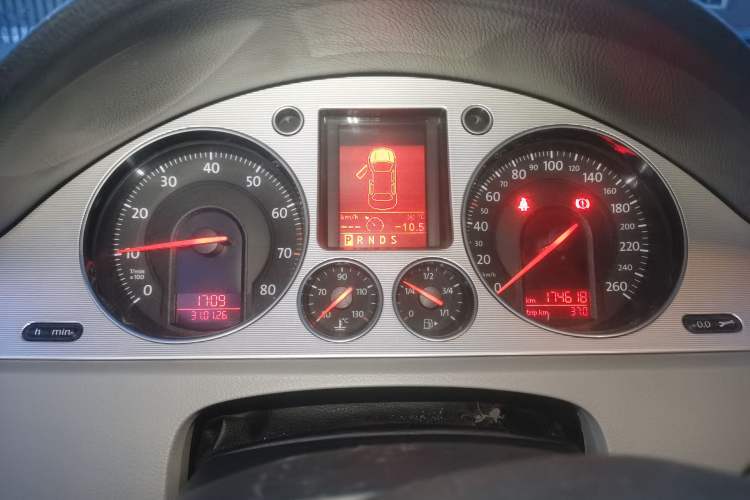 Used Volkswagen Magotan 2011 2.0 TSI DSG Luxury Edition Instrument Cluster