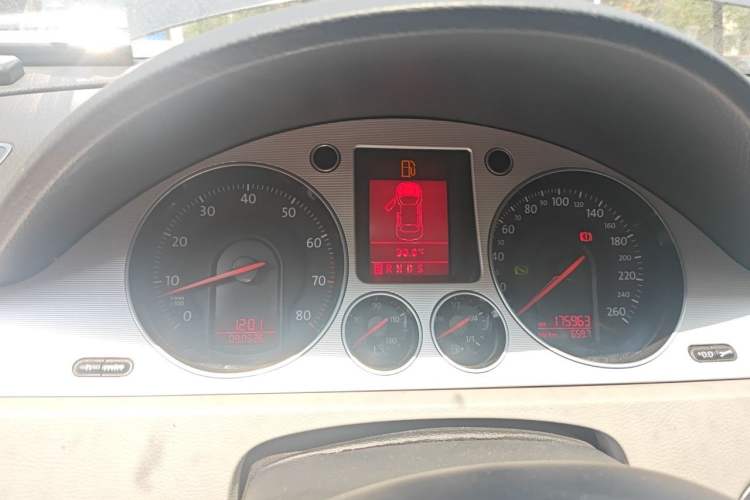 Used Volkswagen Magotan 2011 1.8TSI DSG Luxury Model Instrument Cluster