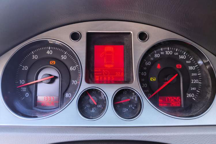 Used Volkswagen Magotan 2011 1.8TSI DSG Comfort Model Instrument Cluster