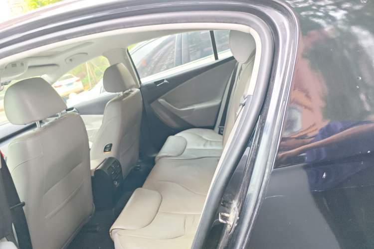 Used Volkswagen Magotan 2011 1.4 TSI Standard Edition Left Rear Seat