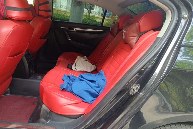 Used Volkswagen Magotan 2011 1.8TSI DSG Luxury Model Left Rear Seat
