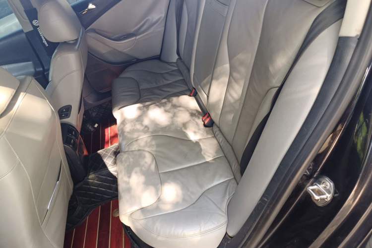 Used Volkswagen Magotan 2011 1.8TSI DSG Comfort Model Left Rear Seat