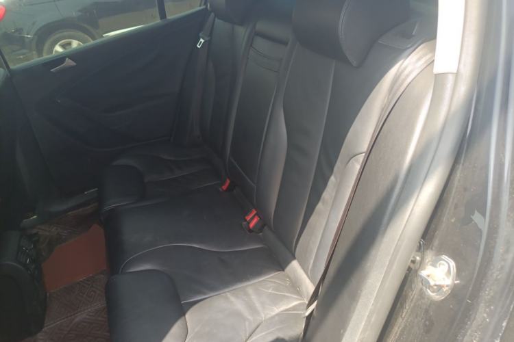 Used Volkswagen Magotan 2011 2.0 TSI DSG Comfort Edition Left Rear Seat