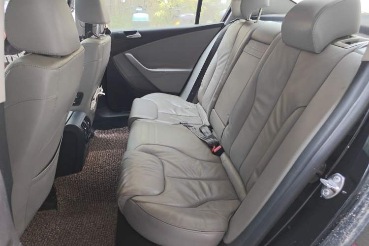 Used Volkswagen Magotan 2011 1.8TSI DSG Comfort Model Left Rear Seat