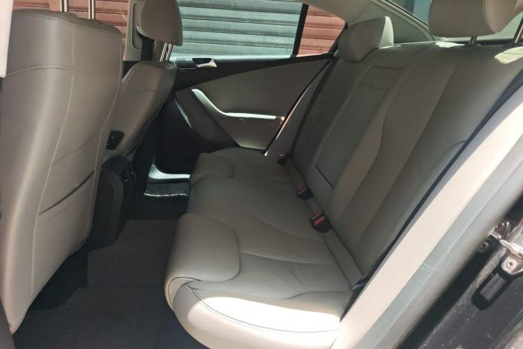Used Volkswagen Magotan 2011 2.0 TSI DSG Comfort Edition Left Rear Seat