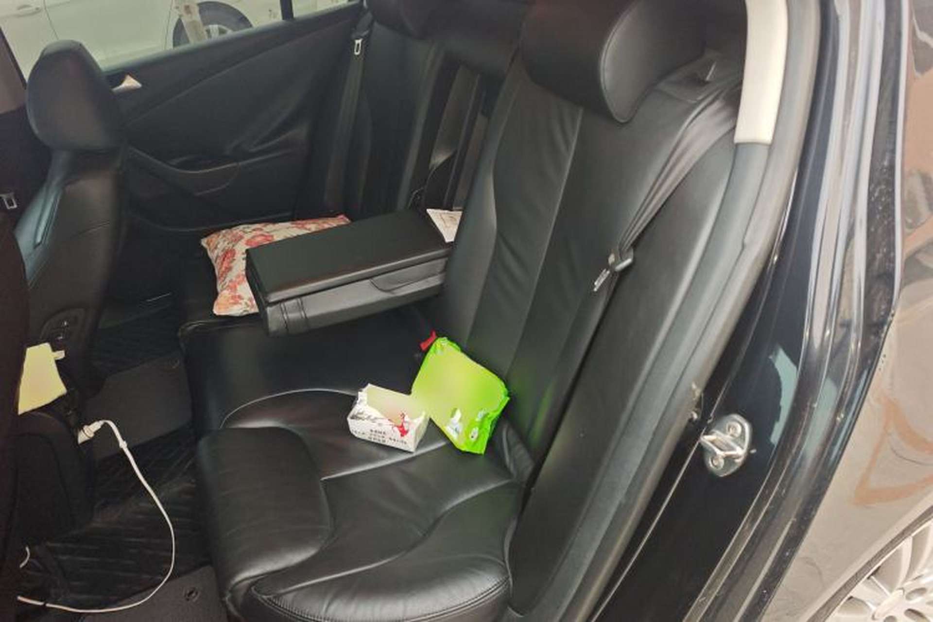 Used Volkswagen Magotan 2011 2.0 TSI DSG Luxury Edition Left Rear Seat