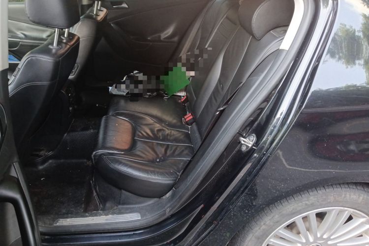 Used Volkswagen Magotan 2011 2.0 TSI DSG Luxury Edition Left Rear Seat