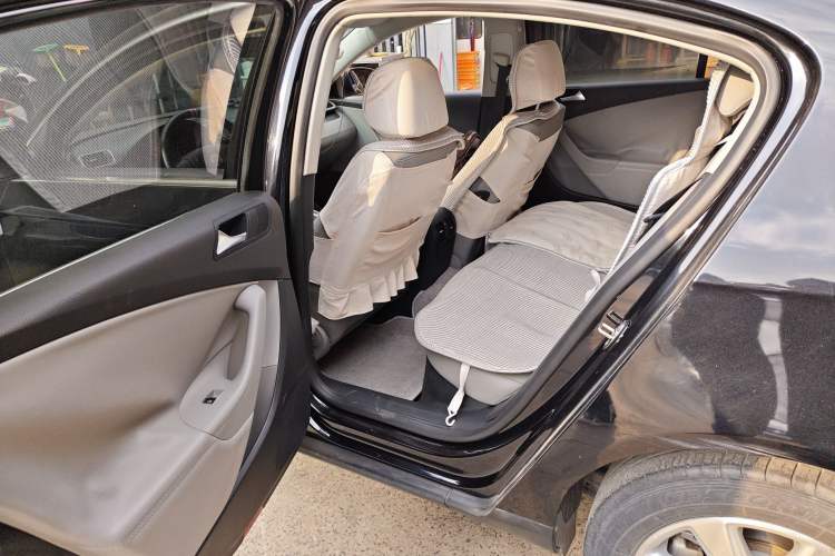 Used Volkswagen Magotan 2011 1.4 TSI Elite Edition Left Rear Seat