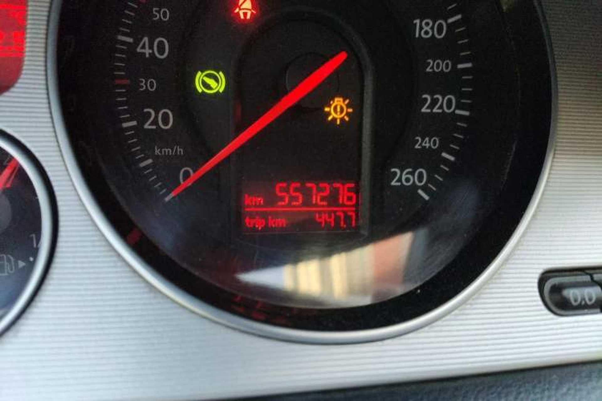 Used Volkswagen Magotan 2011 1.8TSI DSG Luxury Model Odometer Close Up