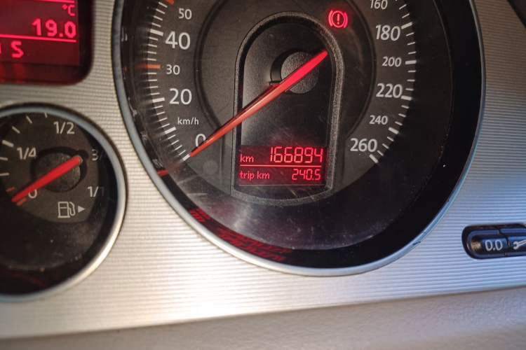 Used Volkswagen Magotan 2011 1.8TSI DSG Comfort Model Odometer Close Up