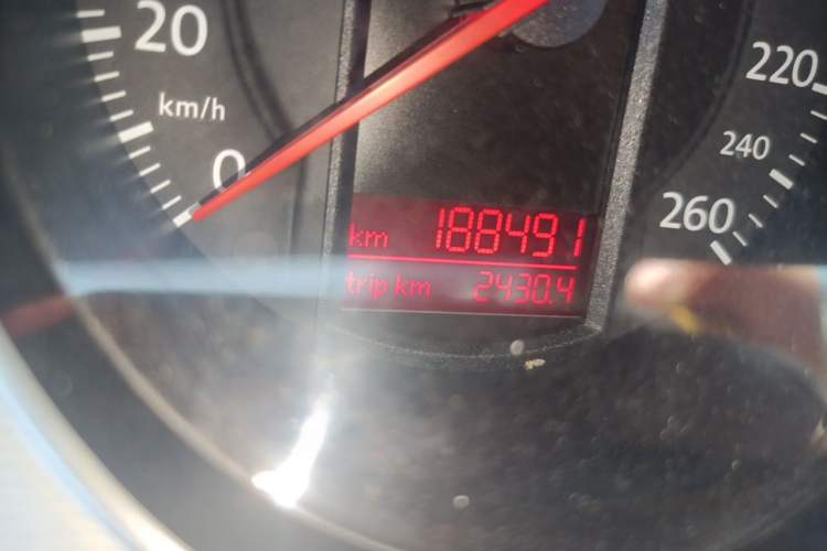 Used Volkswagen Magotan 2011 2.0 TSI DSG Comfort Edition Odometer Close Up