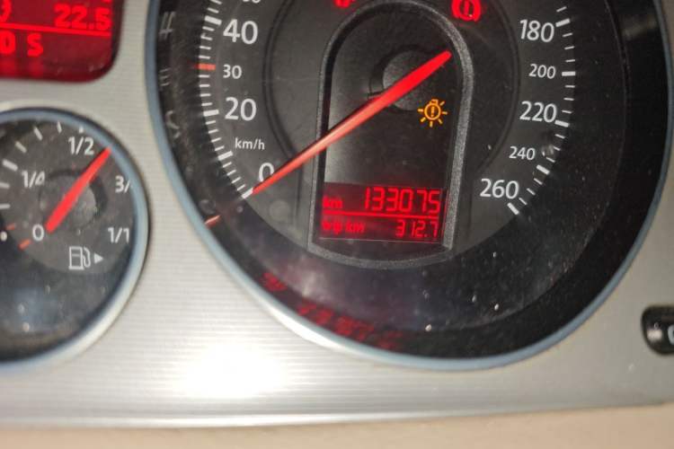 Used Volkswagen Magotan 2011 1.8TSI DSG Comfort Model Odometer Close Up