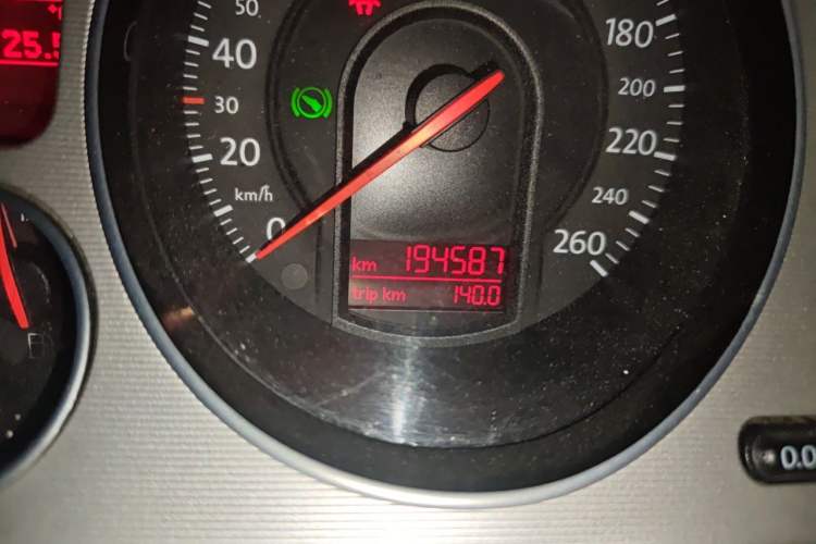Used Volkswagen Magotan 2011 2.0 TSI DSG Luxury Edition Odometer Close Up