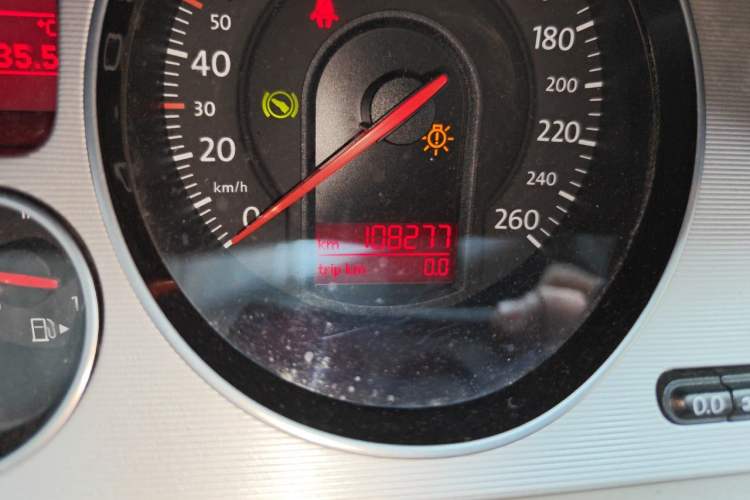 Used Volkswagen Magotan 2011 1.8TSI DSG Comfort Model Odometer Close Up
