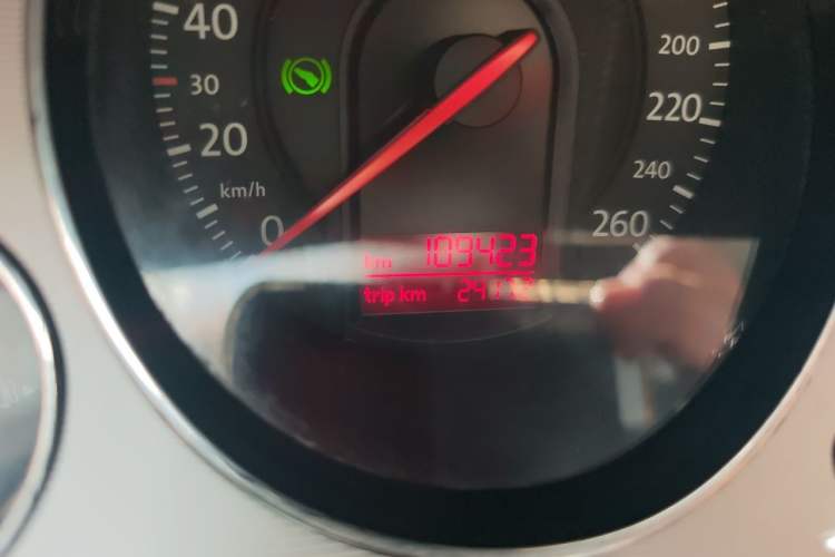 Used Volkswagen Magotan 2011 2.0 TSI DSG Comfort Edition Odometer Close Up