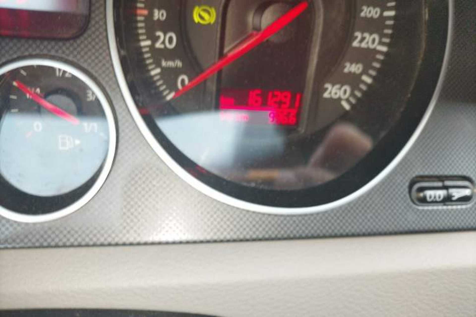 Used Volkswagen Magotan 2011 1.4 TSI Elite Edition Odometer Close Up
