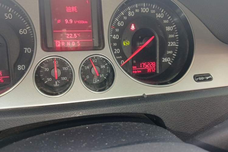 Used Volkswagen Magotan 2011 2.0 TSI DSG Luxury Edition Odometer Close Up