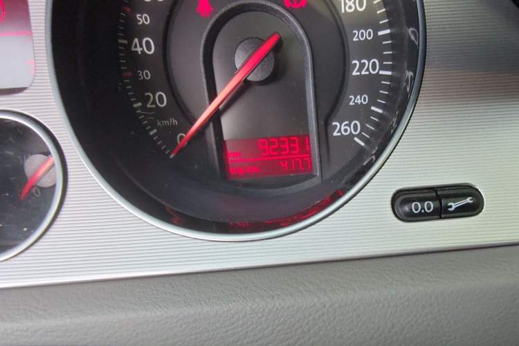 Used Volkswagen Magotan 2011 1.8TSI Manual Comfort Model Odometer Close Up