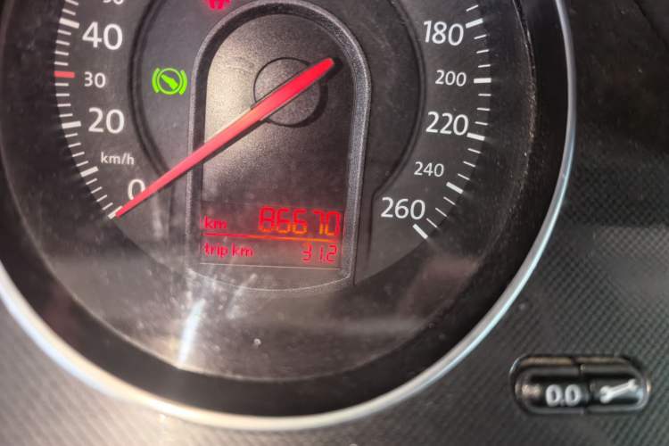 Used Volkswagen Magotan 2011 1.4 TSI Elite Edition Odometer Close Up