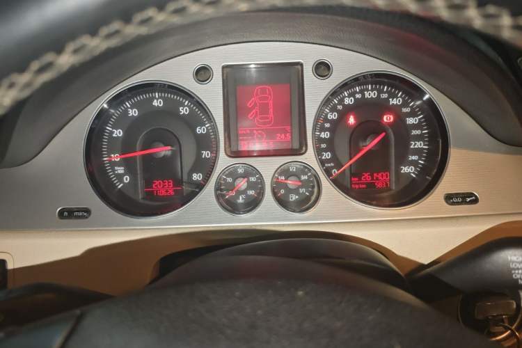 Used Volkswagen Magotan 2011 1.8TSI DSG Luxury Model Odometer Close Up