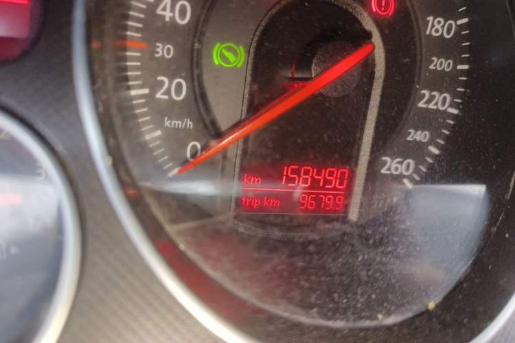 Used Volkswagen Magotan 2011 1.4 TSI Elite Edition Odometer Close Up