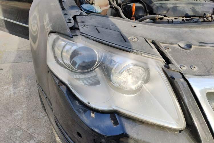 Used Volkswagen Magotan 2011 1.8TSI DSG Luxury Model Right Front Headlight
