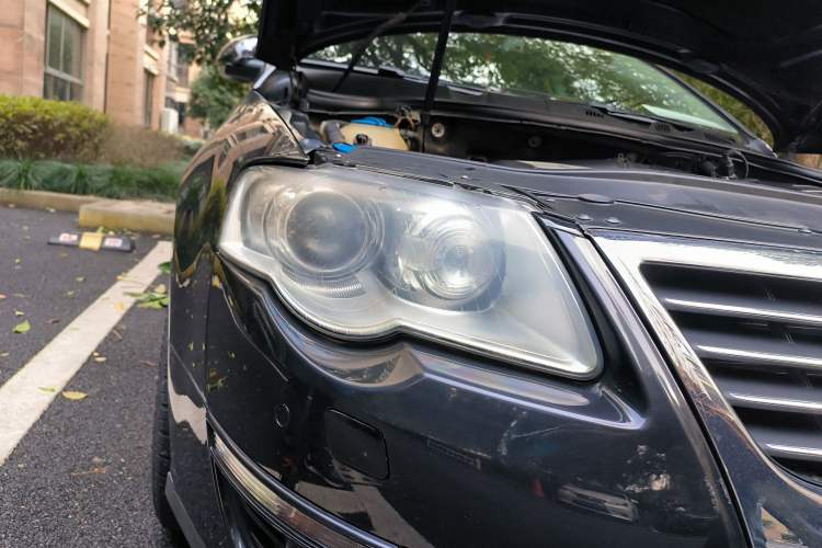 Used Volkswagen Magotan 2011 2.0 TSI DSG Luxury Edition Right Front Headlight
