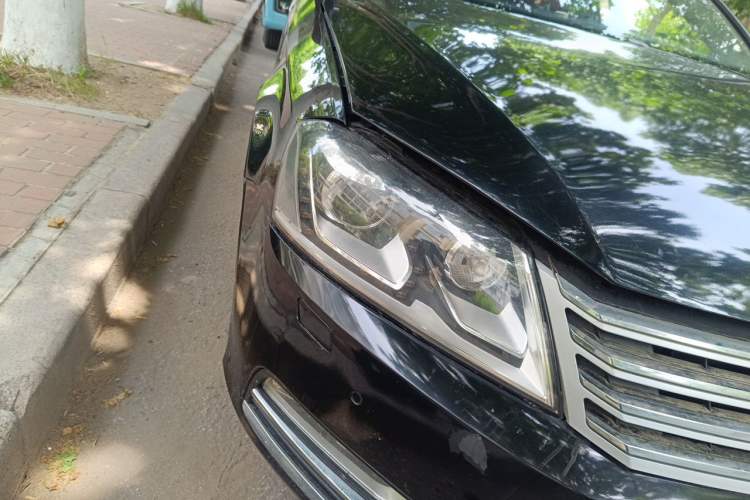 Used Volkswagen Magotan 2011 1.8TSI DSG Luxury Model Right Front Headlight
