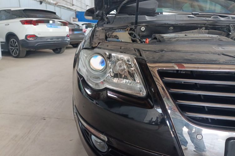 Used Volkswagen Magotan 2011 1.8TSI DSG Luxury Model Right Front Headlight