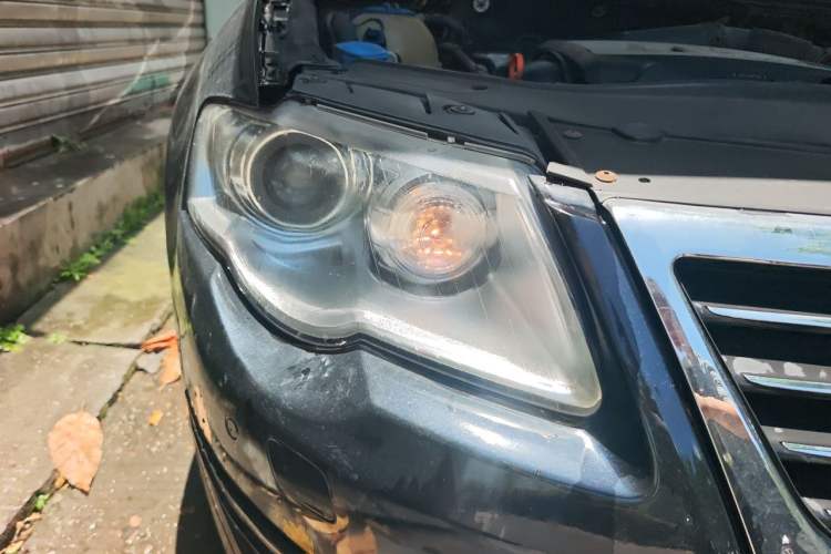 Used Volkswagen Magotan 2011 2.0 TSI DSG Comfort Edition Right Front Headlight