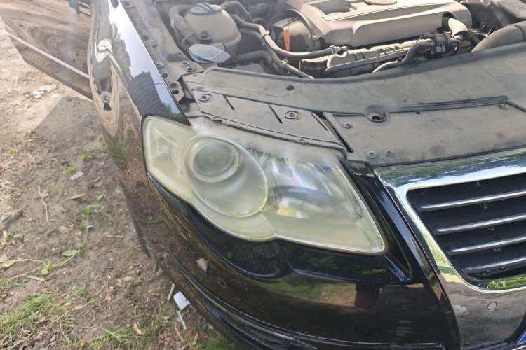 Used Volkswagen Magotan 2011 1.8TSI Manual Comfort Model Right Front Headlight