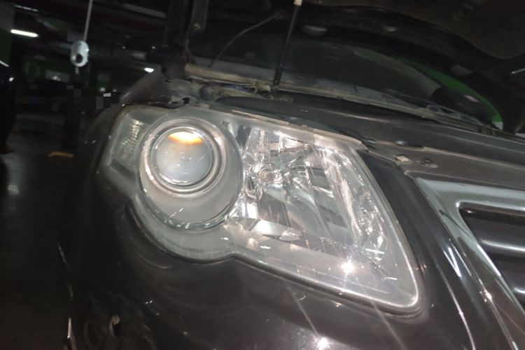 Used Volkswagen Magotan 2011 1.8TSI DSG Luxury Model Right Front Headlight