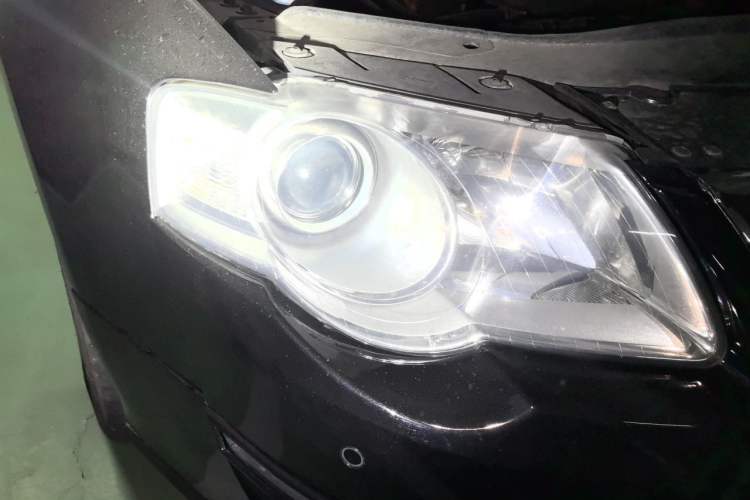 Used Volkswagen Magotan 2011 1.8TSI DSG Comfort Model Right Front Headlight