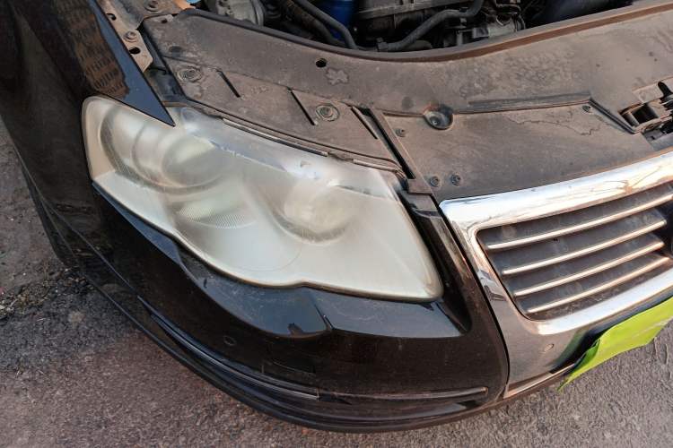 Used Volkswagen Magotan 2011 1.8TSI DSG Comfort Model Right Front Headlight