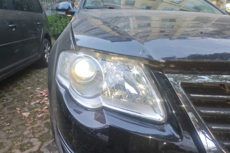 Used Volkswagen Magotan 2011 1.8TSI DSG Comfort Model Right Front Headlight