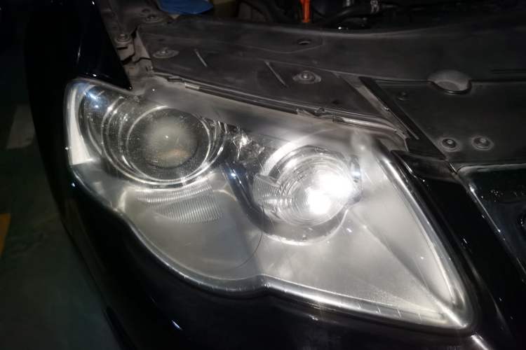 Used Volkswagen Magotan 2011 1.8TSI DSG Luxury Model Right Front Headlight